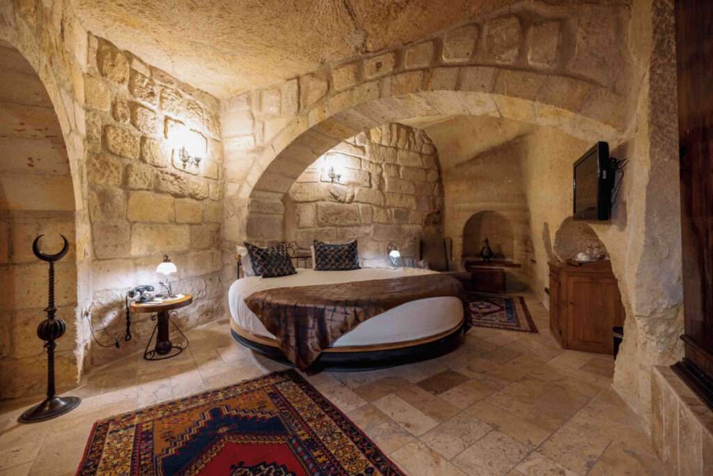 Mithra Deluxe Cave Suite