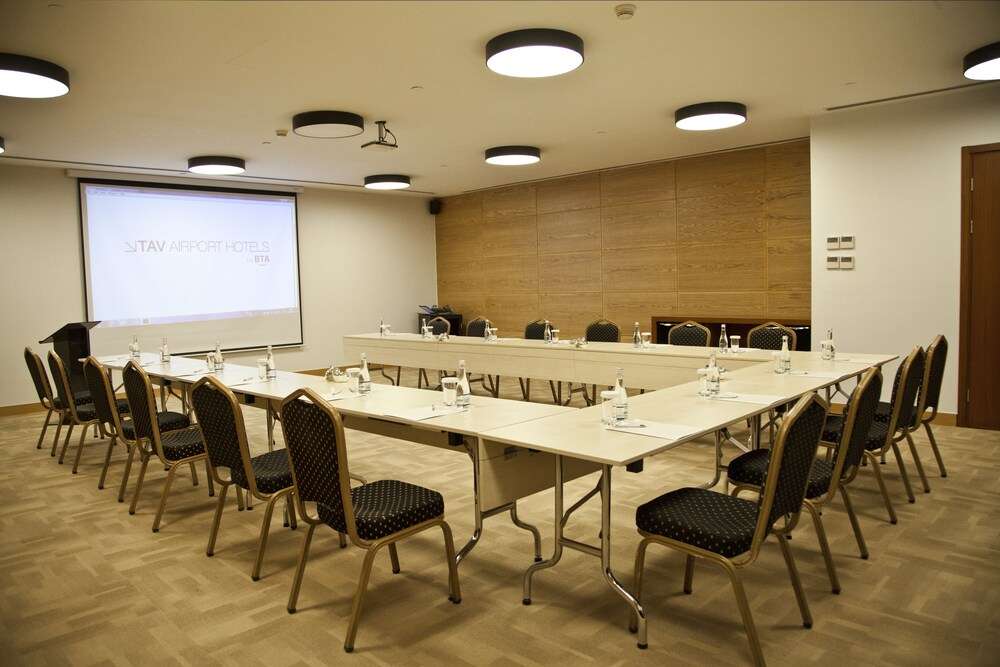 TAV Airport Hotel Istanbul Ataturk Meeting Room