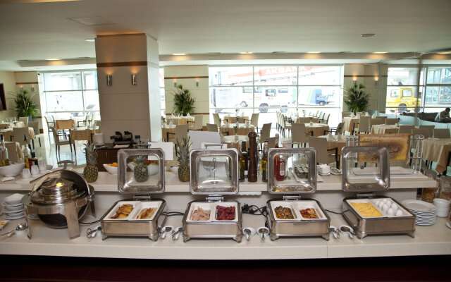 TAV Airport Hotel Istanbul Ataturk Meeting Room Dining